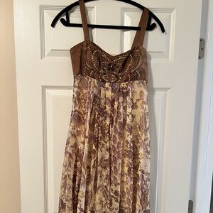 Size 6, no brand flowy dress, was a sample.